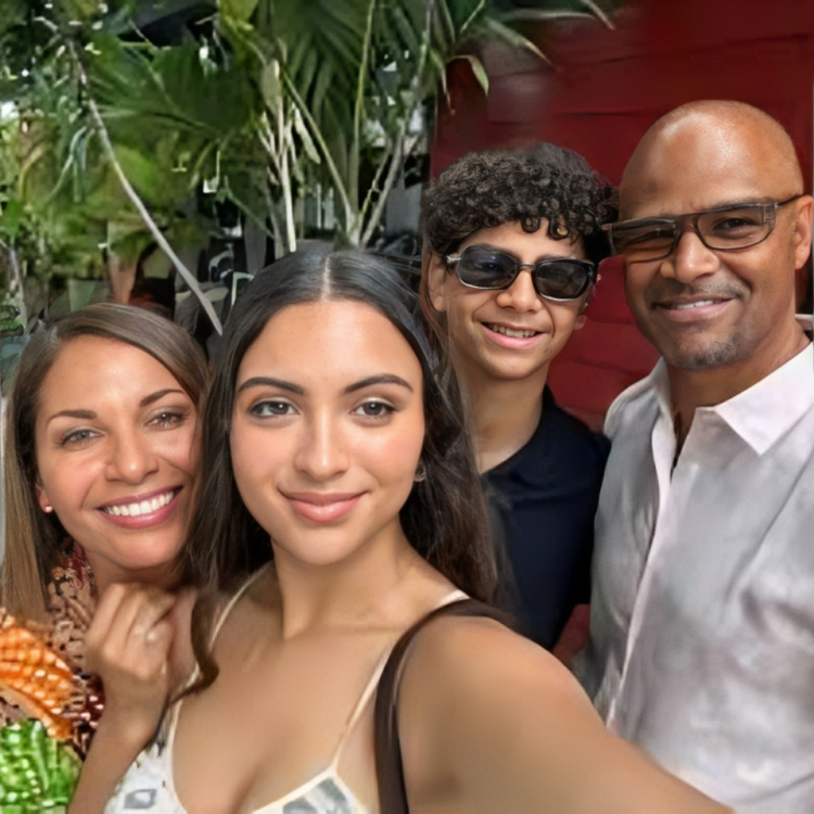 Salli Richardson in a vacation with her husband and children. 